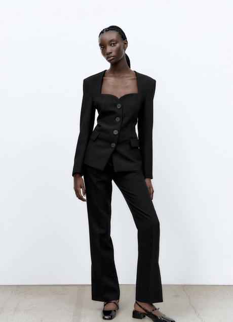 Imagen - Blazer negra con escote corazón
