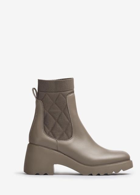 Imagen - Botines Chelsea con suela de goma de Unisa, 135€.