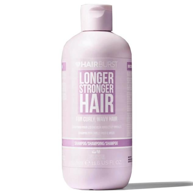 Longer Stronger Hair For Curly Wavy Shampoo de Hairburst evita apelmazamiento, enredo y encrespamiento con una infusión de extracto de almendra, avena negra y aminoácidos capaces de hidratar, suavizar, redefinir, flexibilizar y controlar los rizos. Cómpralo aquí