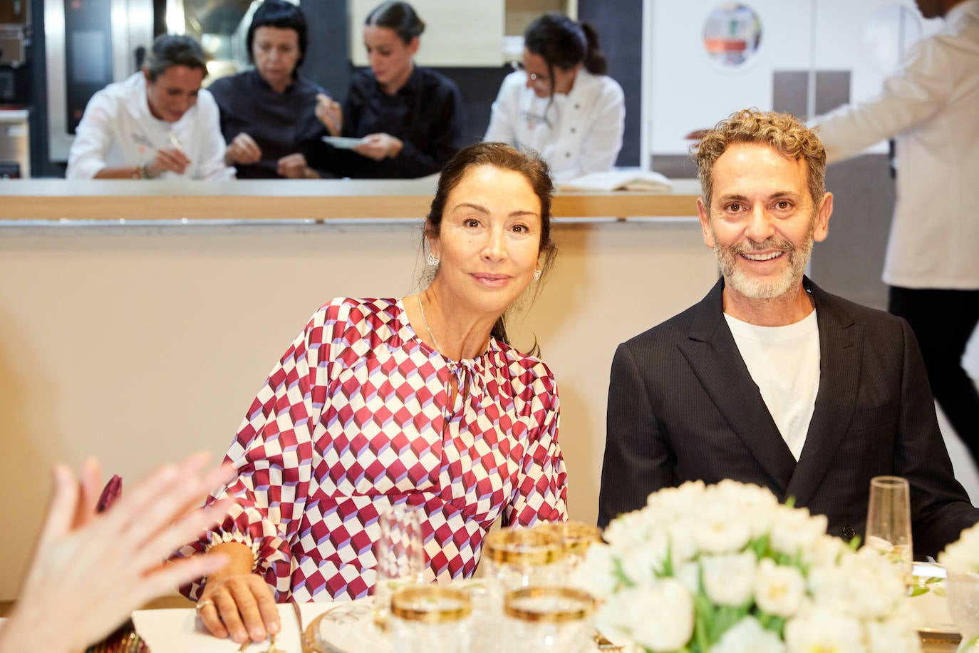 Marta Clau, Brand Ambassador en España de Chaumet, con Gervasio Pérez, director de Moda de Mujerhoy.