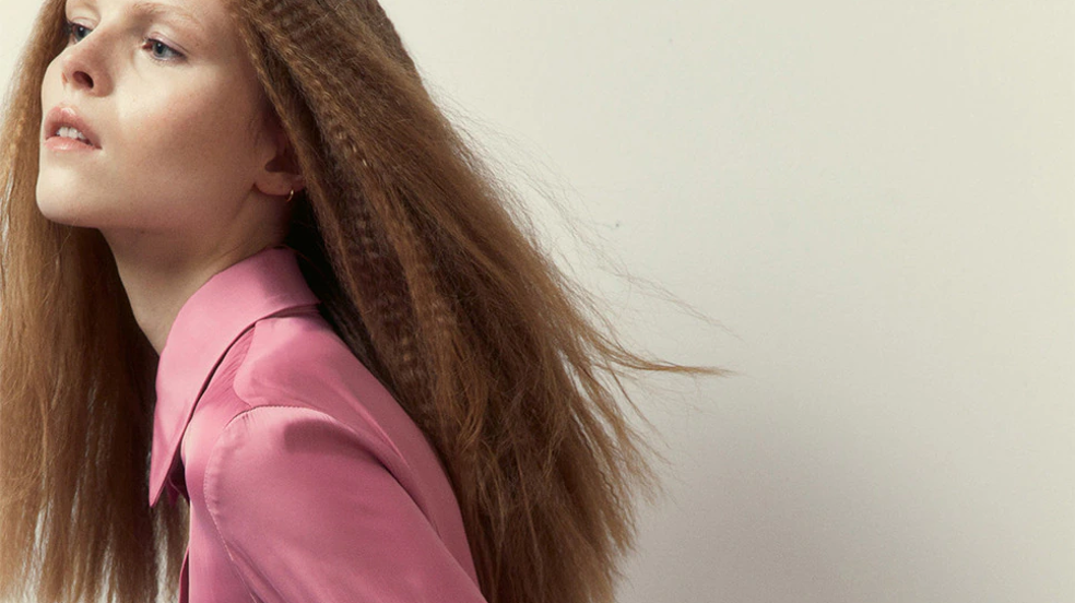 Las camisas satinadas más elegantes para lucir esta temporada