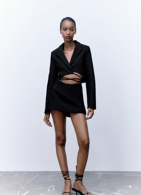 Imagen - Americana corta con lazada de Zara, 39,95€. 