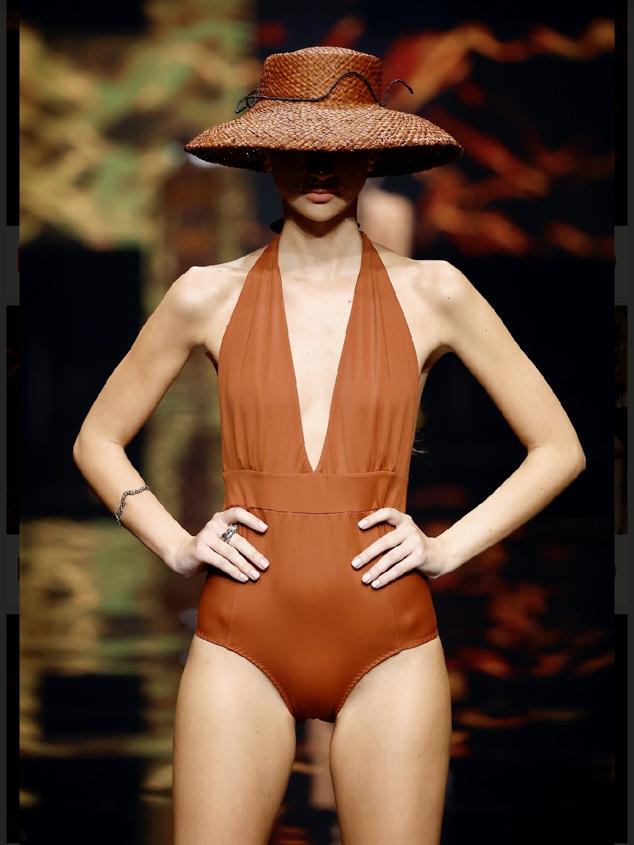 Bañadores eco de rayas, materiales sostenibles y prendas a todo color: las tendencias del verano 2023