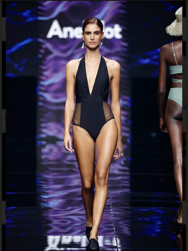 Bañadores eco de rayas, materiales sostenibles y prendas a todo color: las tendencias del verano 2023