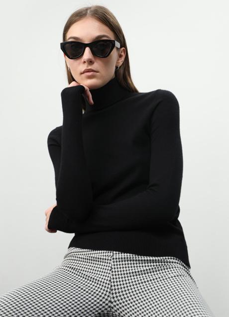 Imagen - Jersey de cuello alto en negro de Lefties. Foto: Lefties.