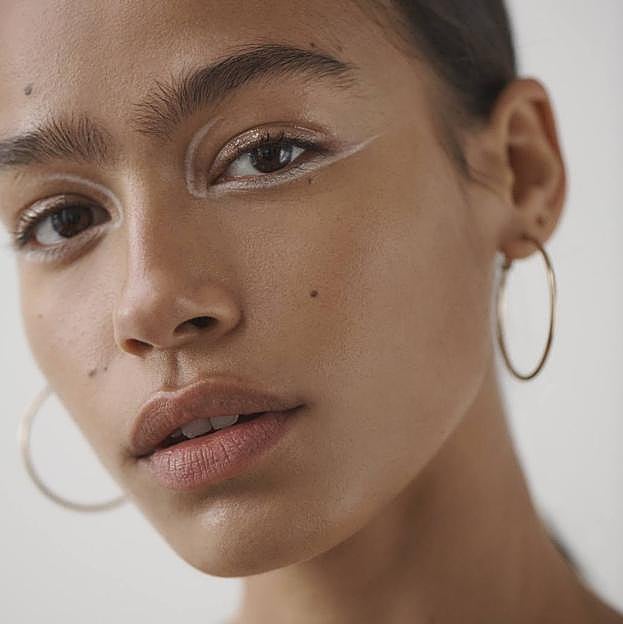 Los mejores métodos para quitar las ojeras del contorno de ojos: de correctores de maquillaje a los retoques estéticos más eficaces