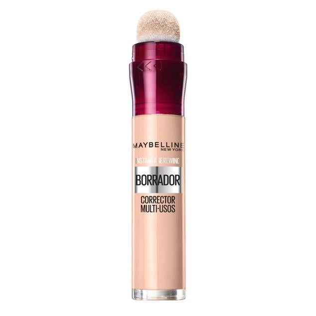 Este corrector contiene una cobertura completa con una fórmula enriquecida con bayas que hidratan hasta doce horas. Conseguirás reafirmar el contorno de ojos sin resecar ni cuartear la piel. Es de Maybelline NY. Precio: 6,94 €. Cómpralo aquí