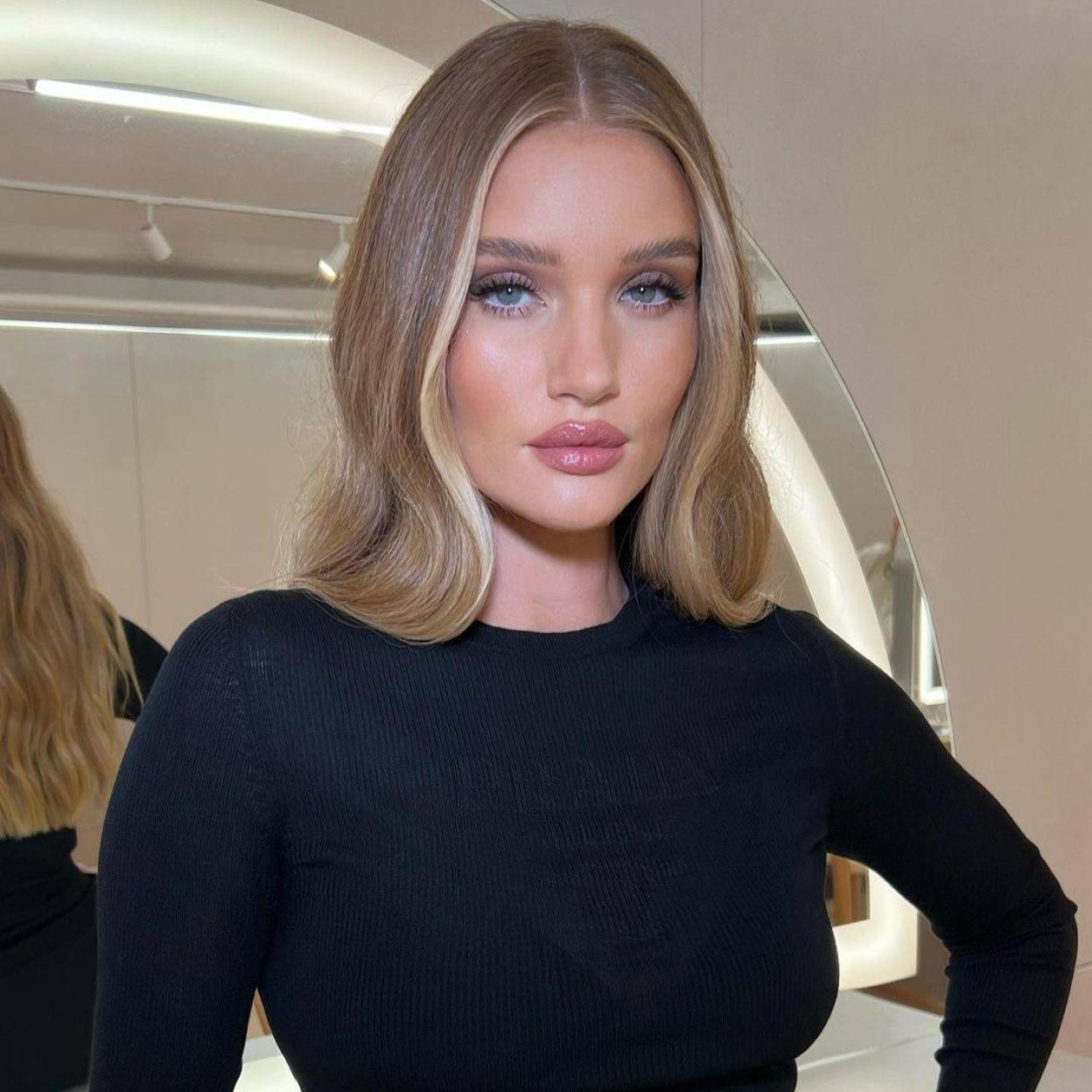 La modelo Rosie Huntington-Whiteley tiene una piel voluminosa, radiante y sin arrugas fácil de conseguir con estos aceites