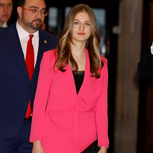 La princesa Leonor sorprende con su look más formal en los Premios Princesa de Asturias 2022: un traje rosa que hay en Mango rebajado