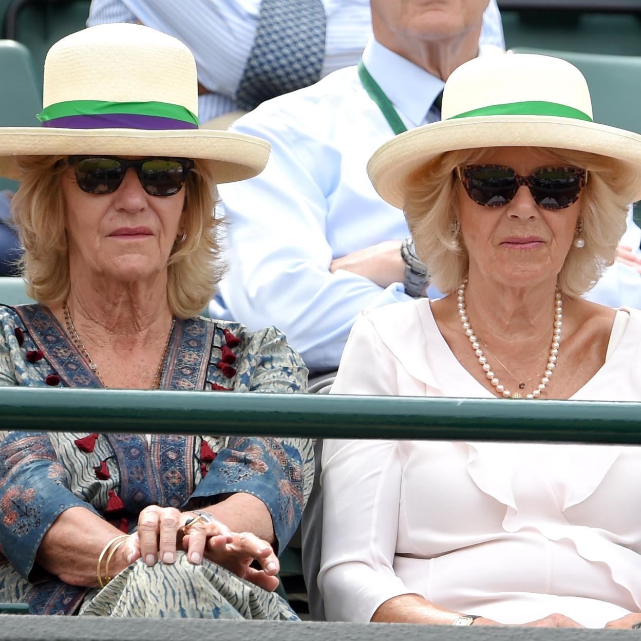 El impactante parecido entre Annabel Elliot y Camila Parker-Bowles, en la grada de Wimbledon. 