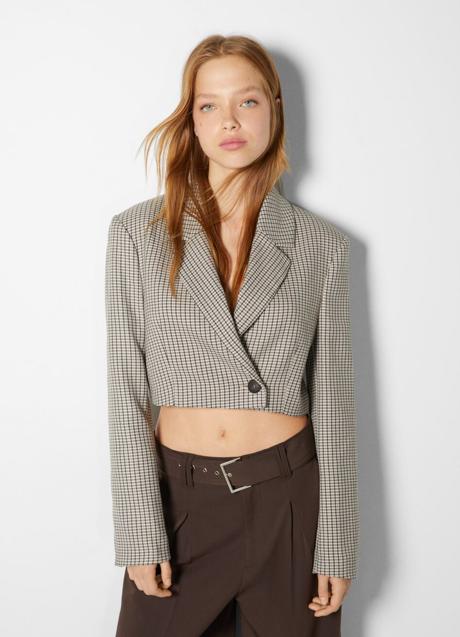 Imagen - Blazer cropped de Bershka, 35,99€.