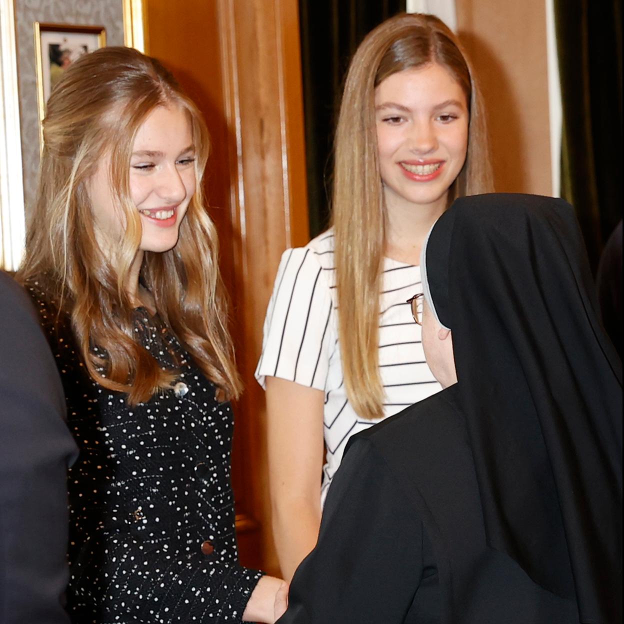 La princesa Leonor ha llevado unos pendientes de diamantes de la reina Letizia.