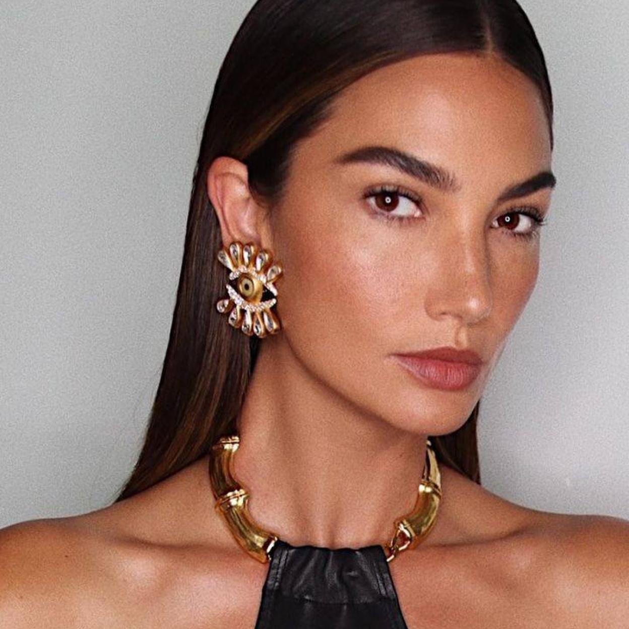 La modelo Lily Aldridge lleva un look de maquillaje bronceado natural y luminoso que resalta sus facciones y se consigue con esta paleta