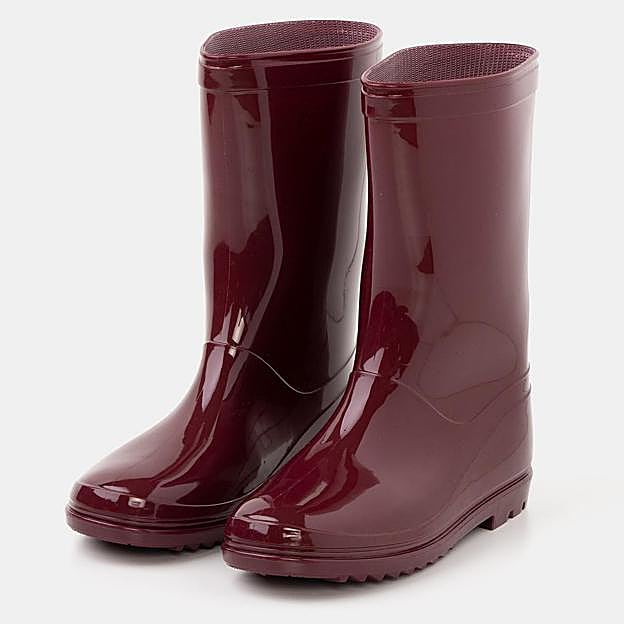Botas de agua de color rojizo de Carrefour.