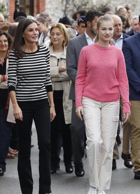 Imagen - Letizia y la princesa Leonor juntas en su paso por Cadavedo. Foto: Gtres.