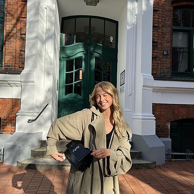 Stradivarius tiene el abrigo largo más bonito y elegante de la temporada que combina con todo