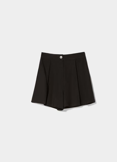 Imagen - Bermudas de cuero de Bershka.
