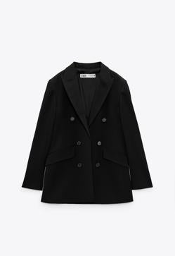 Imagen secundaria 2 - Blazer negro con doble botonadura de Zara (39,99 euros).