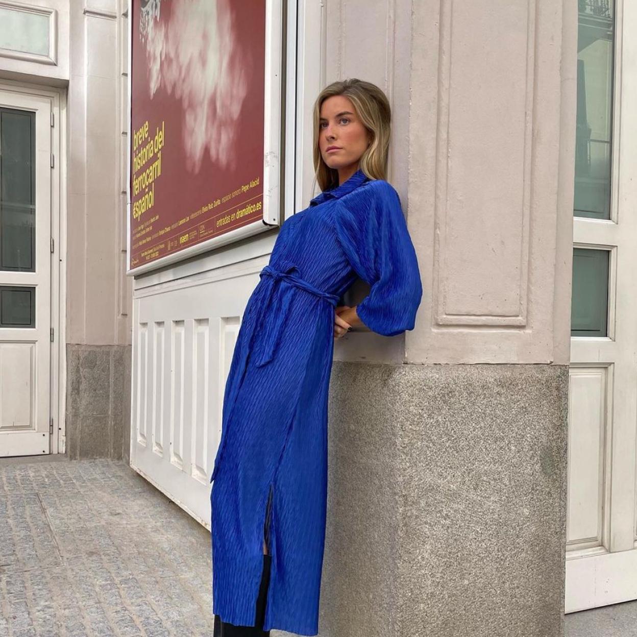 La influencer Carlota Ariza con vestido de YAS Spain.