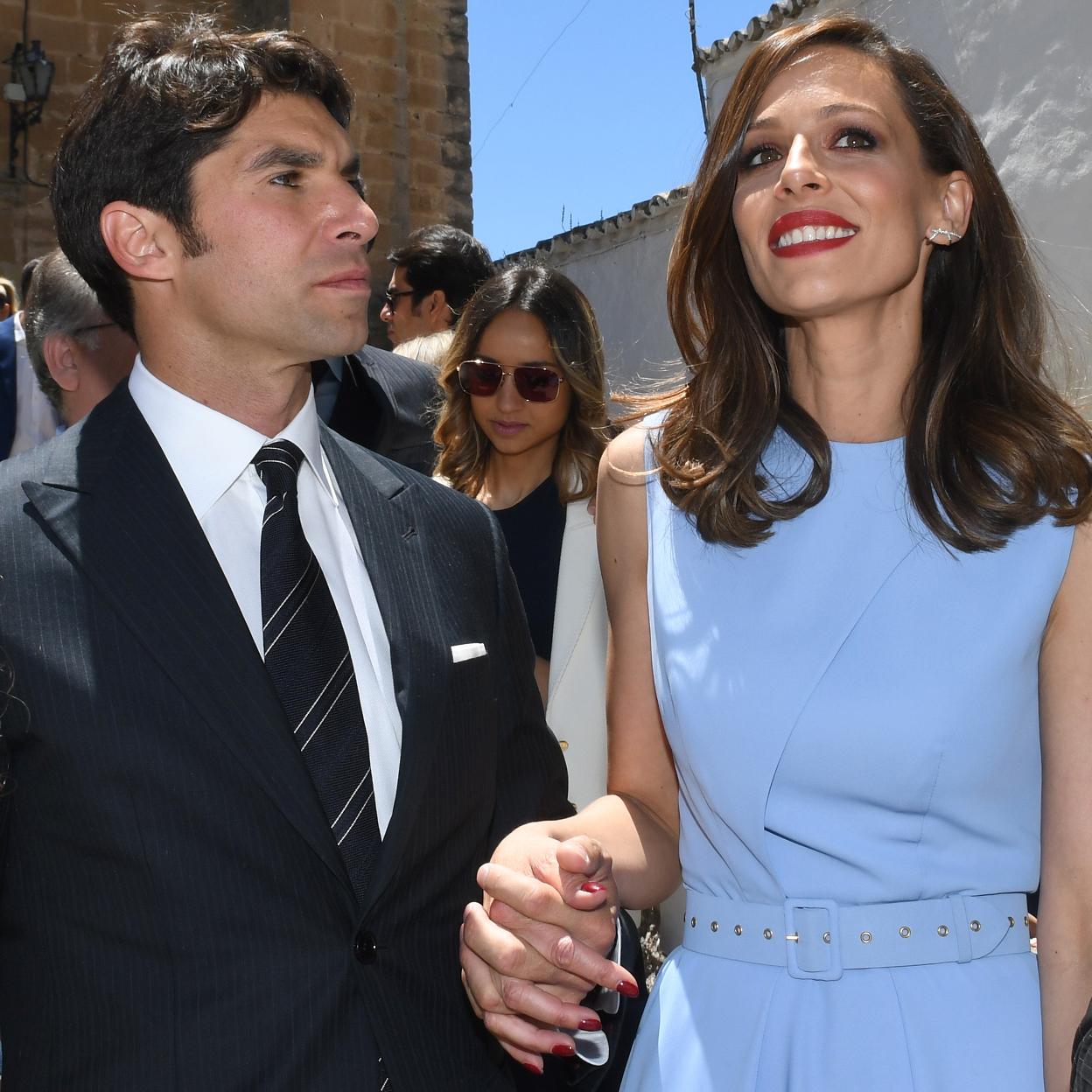 Cayetano Rivera y Eva González formaron la pareja ieal, la más envidiada del mundo del tereo y el la televisión, hasta 2020, cuando salieron a la luz las infidelidades del torero. 
