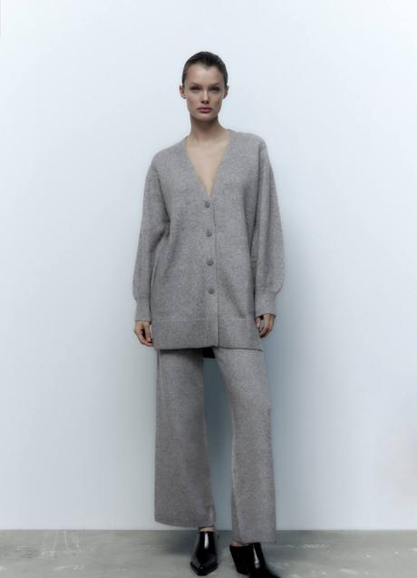 Imagen - Cojunto de punto gris con cárdigan oversize y pantalón