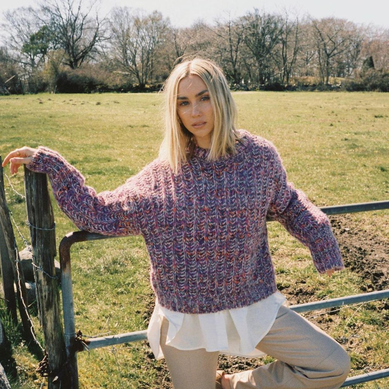 El jersey de punto de Parfois está disponible en dos colores igual de preciosos y rejuvenecedores.