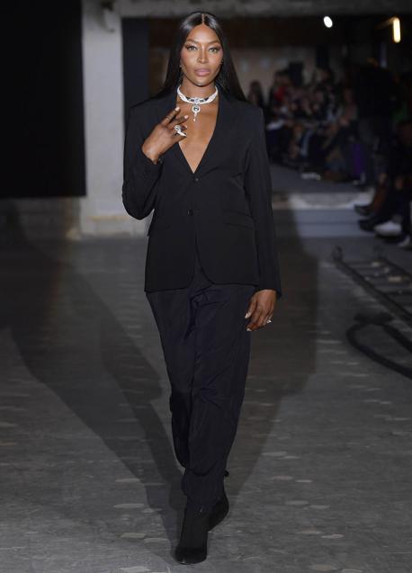 Imagen - Naomi Campbell cerrando el desfile de Messika. FOTO: DR