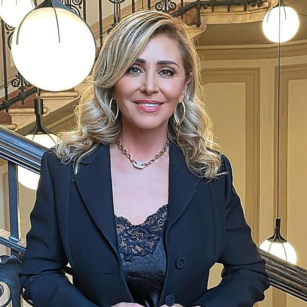 ​Tenemos el sérum de farmacia que aman las pieles sensibles y maduras porque calma y combate los signos de la edad