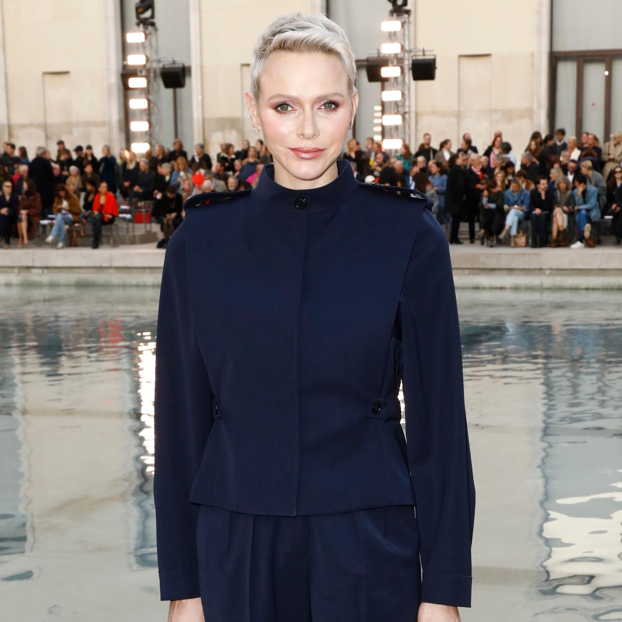 Charlène de Mónaco ha vuelto a presenciar cómo su archienemiga Nicole Coste utiliza en su beneficio una foto de Alberto de Mónaco con sus hijos ilegítimos. 