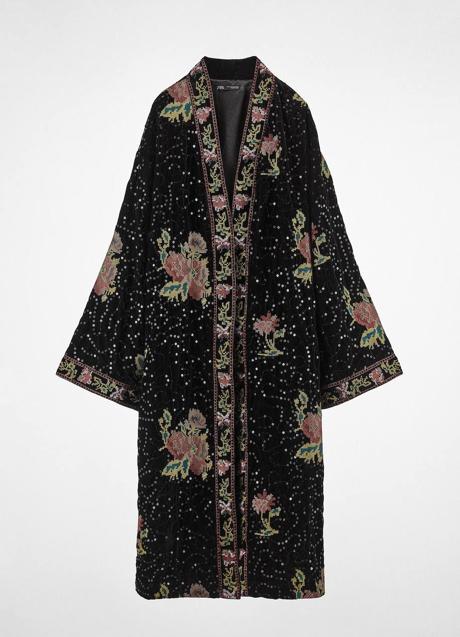 Imagen - Kimono con detalles de flores bordadas y aplicación de lentejuelas