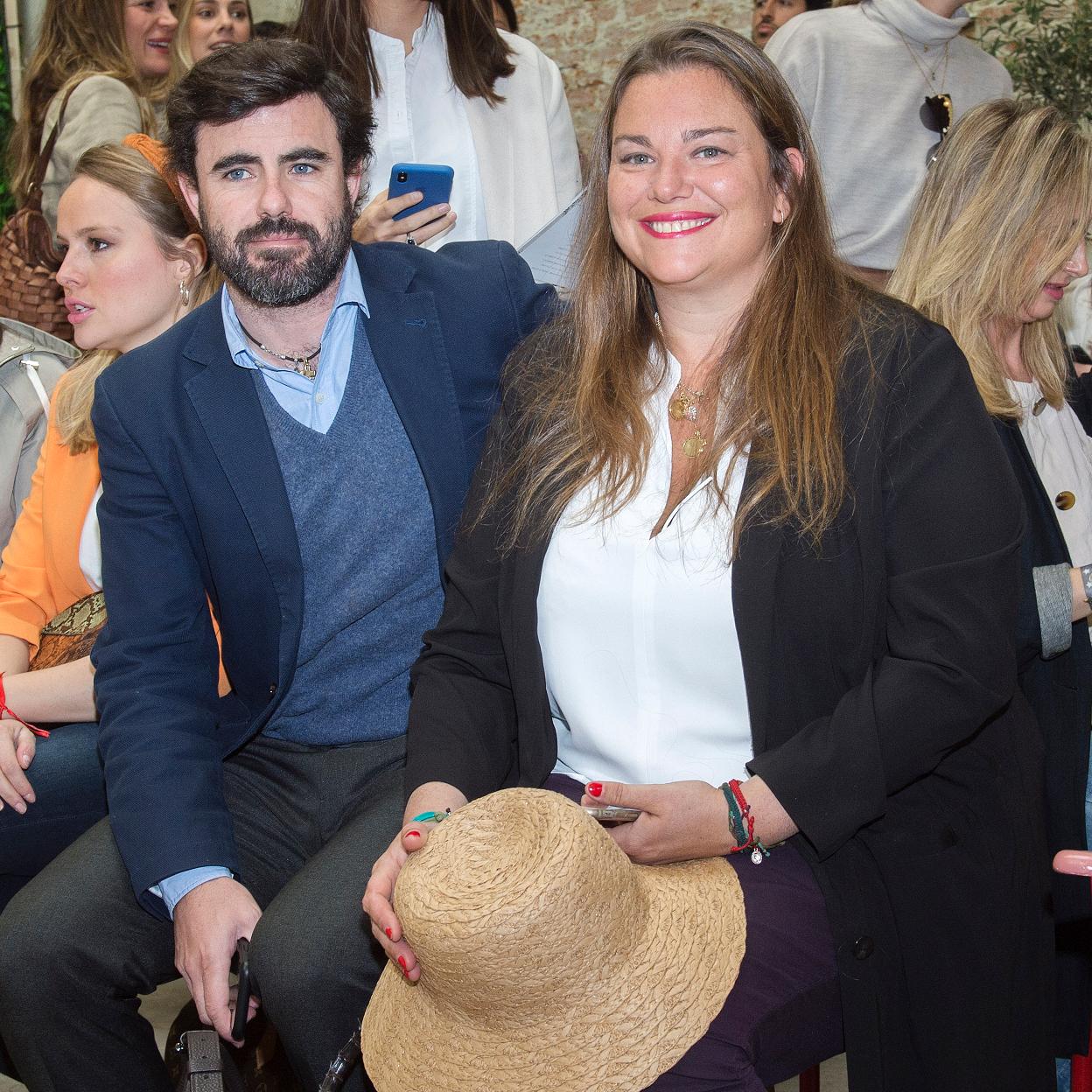 Caritina Goyanes, guapísima, con su marido.