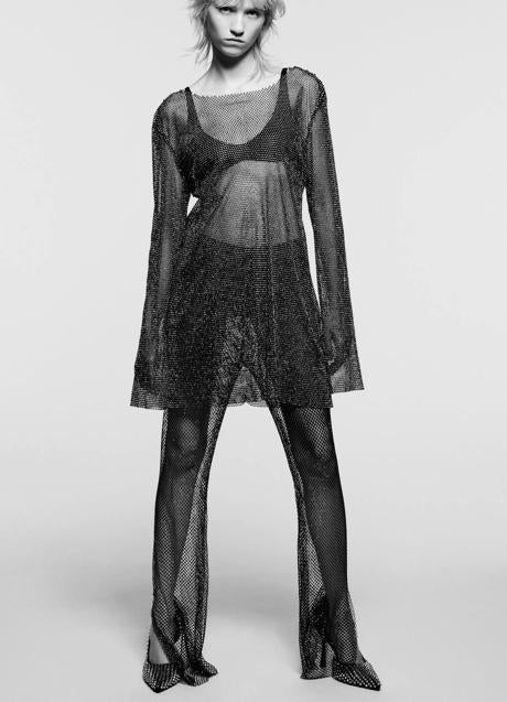 Imagen - Total look en malla brillante semitransparente con vestido corto y pantalón