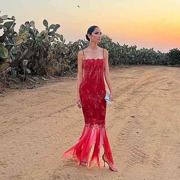 Eugenia Silva con un modelo de Ungaro de su suegra, Marisa de Borbón