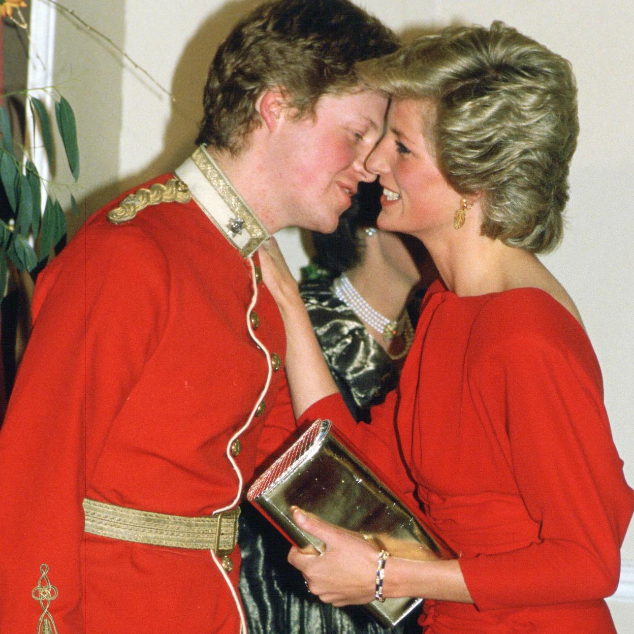 Charles Spencer y su hermana, Diana, cuando aún era la princesa de Gales.