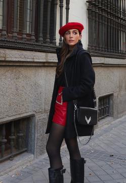 Imagen secundaria 2 - Laura Matamoros y Rocío Osorno con el bolso de Ikks.