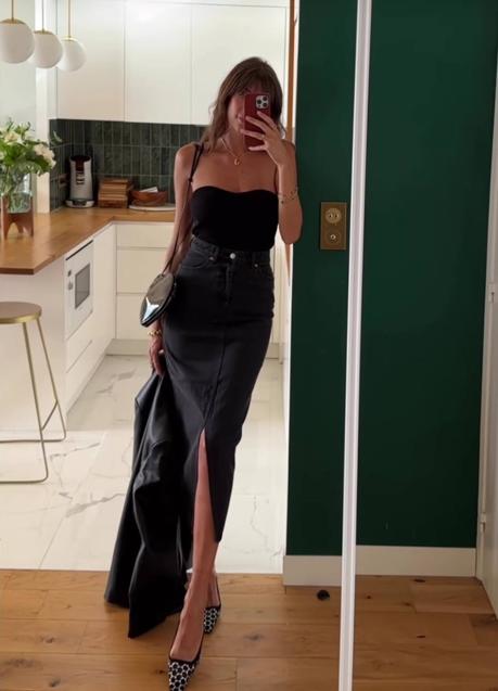 Imagen - Total look negro con falda denim