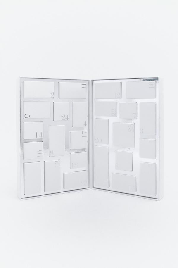 Zara también se ha animado a lanzar su calendario de Adviento para este año.Son 25 productos elegidos con mucho mimo donde encontrarás algunos de los éxitos de la colección Beauty que se estrenó en 2021.