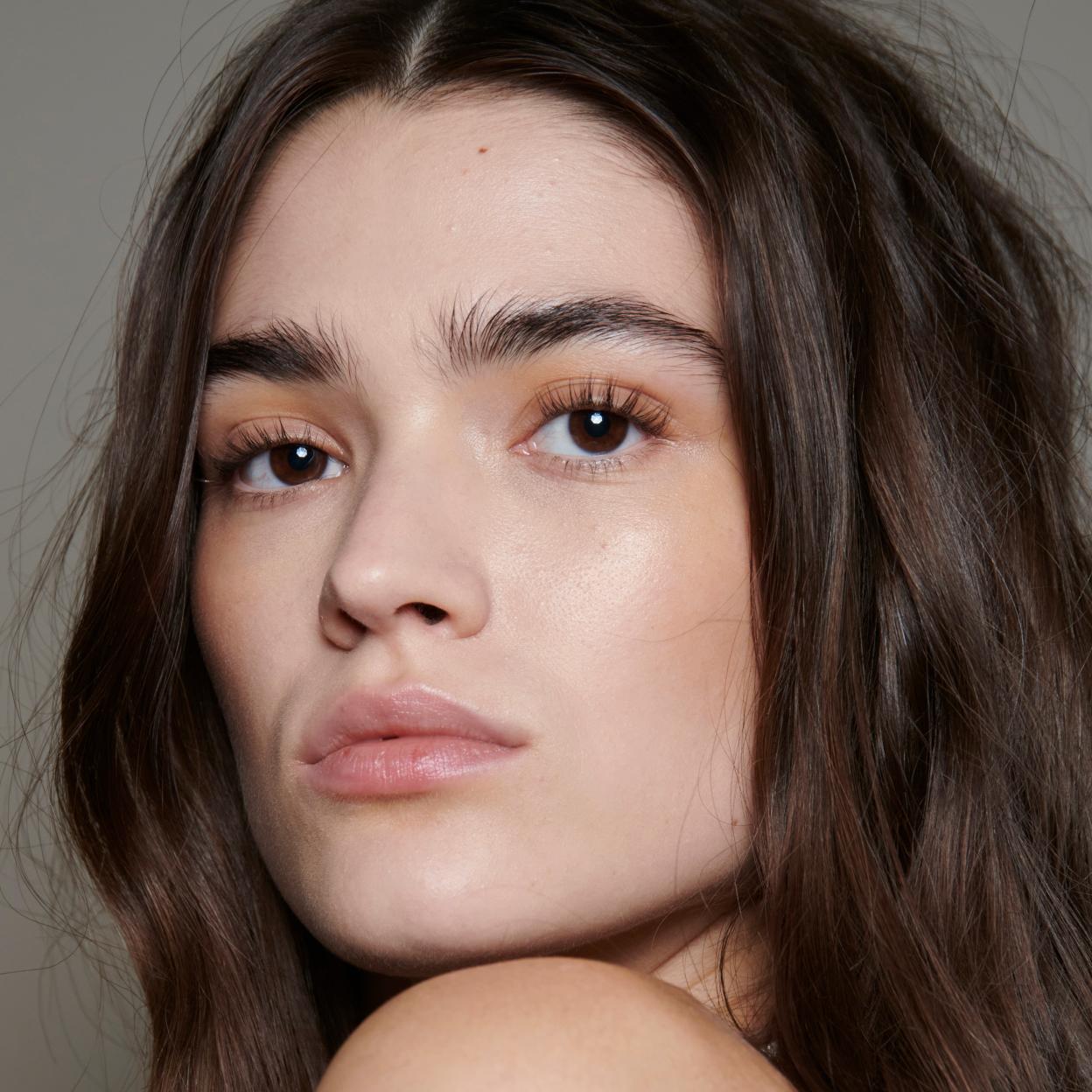 El iluminador líquido de supermercado de 7 euros que copia a uno de los más utilizados por las famosas