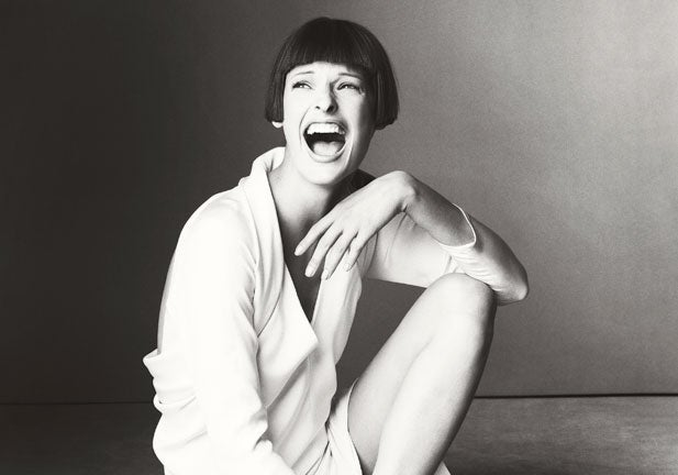 El viaje a los 90 de Marta Ortega de la mano del fotógrafo de Madonna