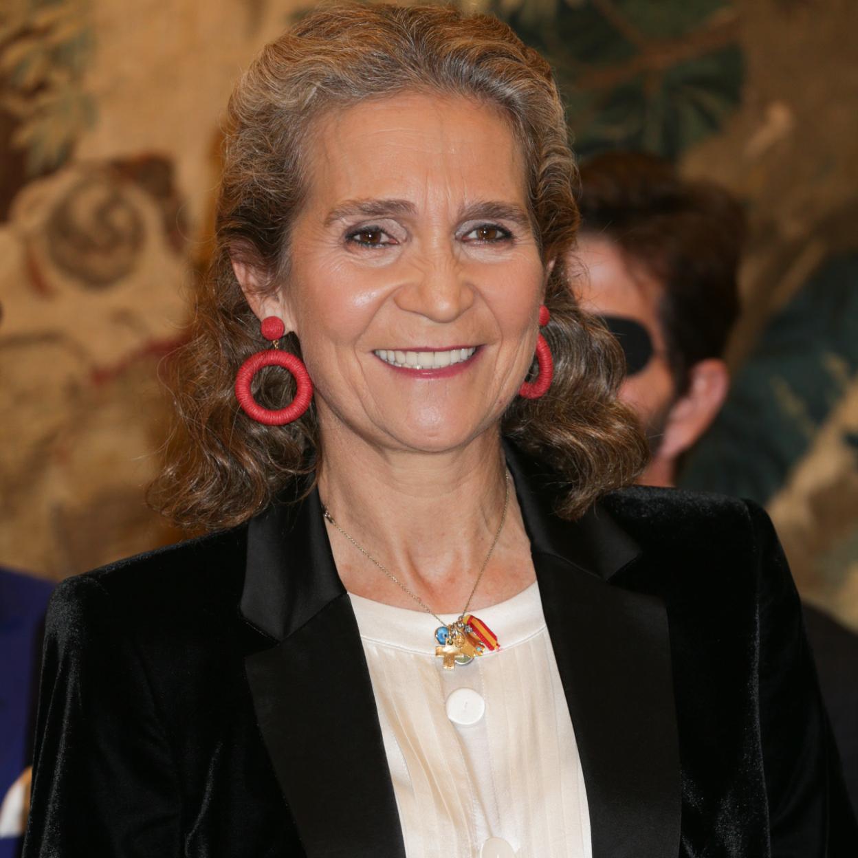 La infanta Elena se ha instalado ya en el reformado piso de dos millones de euros que le regaló el rey Juan Carlos. 