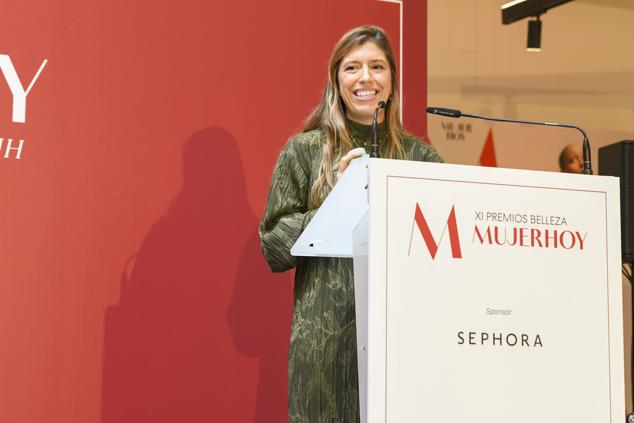 El premio ha sido para el sérum Fructis Tratamiento Anticaída Vitamin Force de Garnier y, para recibirlo, ha subido al escenario Helena Rodríguez de Tena, senior product manager de Garnier Fructis.