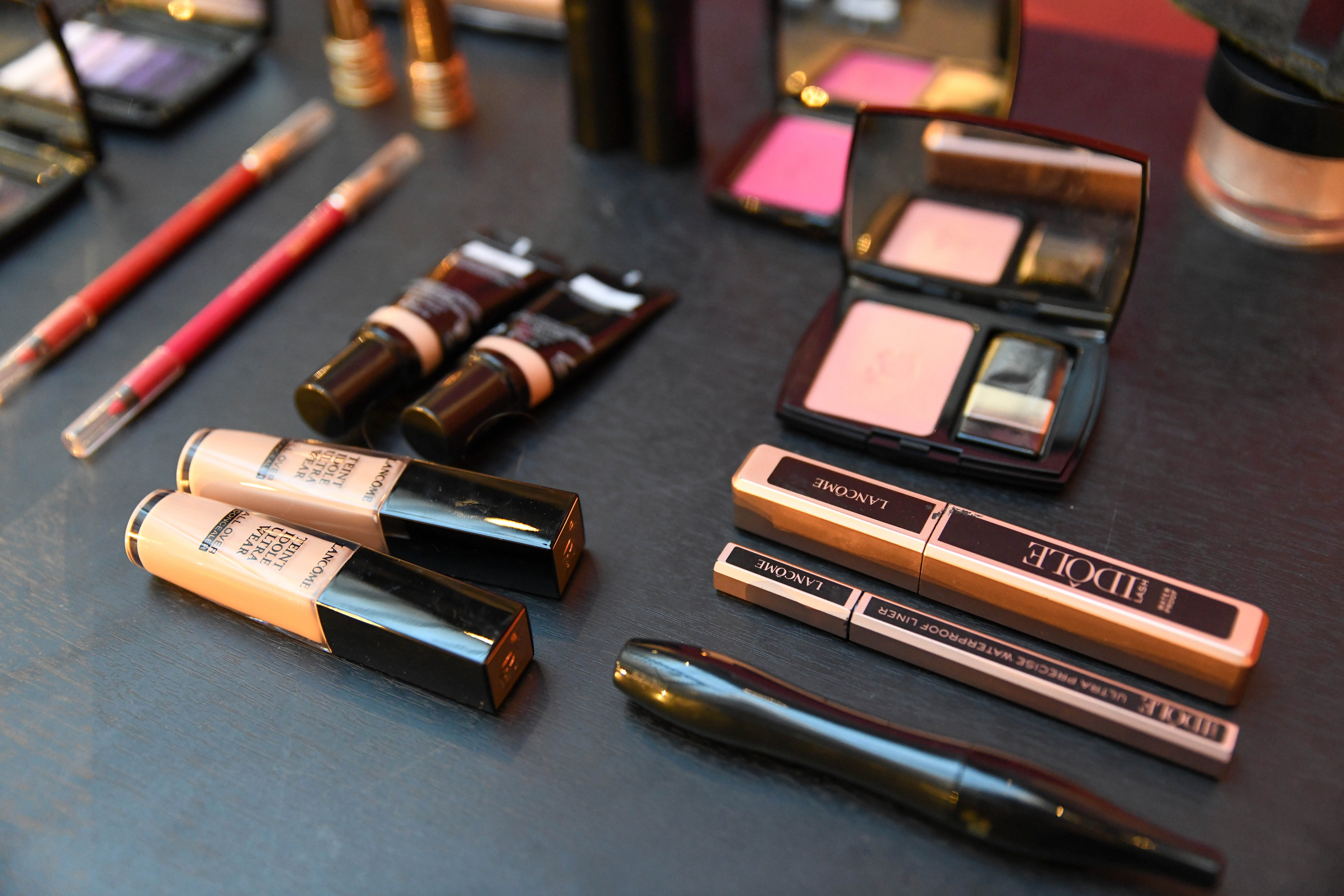 Algunos de los productos de maquillaje de Lancôme que utilizó Roberto Siguero en su masterclass.