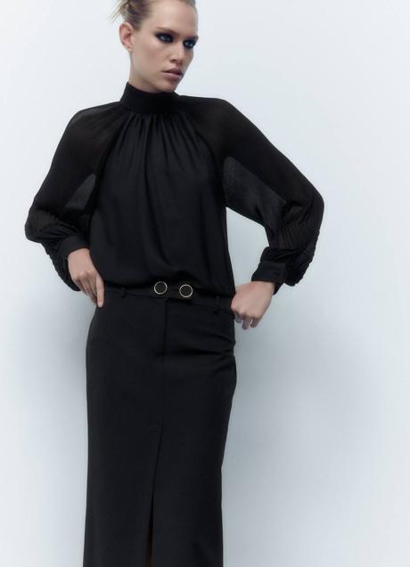 Imagen - Blusa negra con manga abullonada