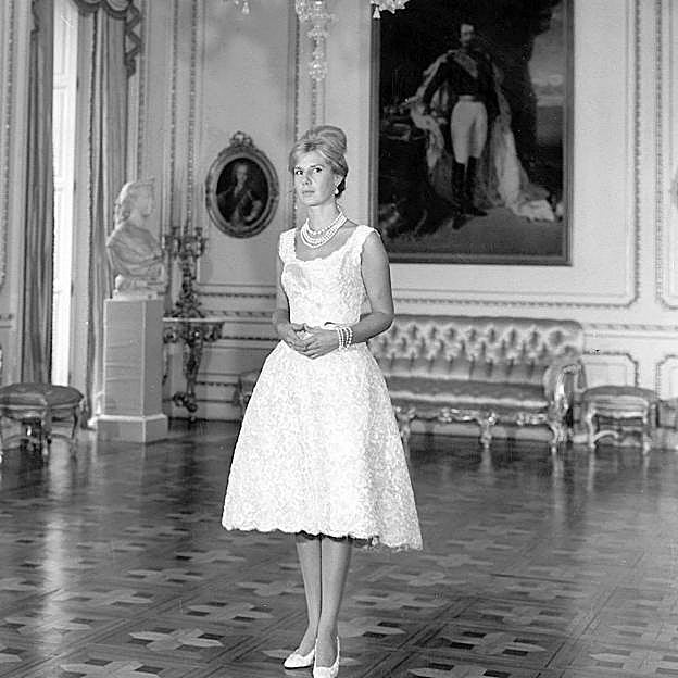 Por qué Luis Martínez de Irujo y Cayetana de Alba resucitaron la alta sociedad española en los 50: la increíble puesta de largo de su sobrina en Liria que terminó en juerga flamenca