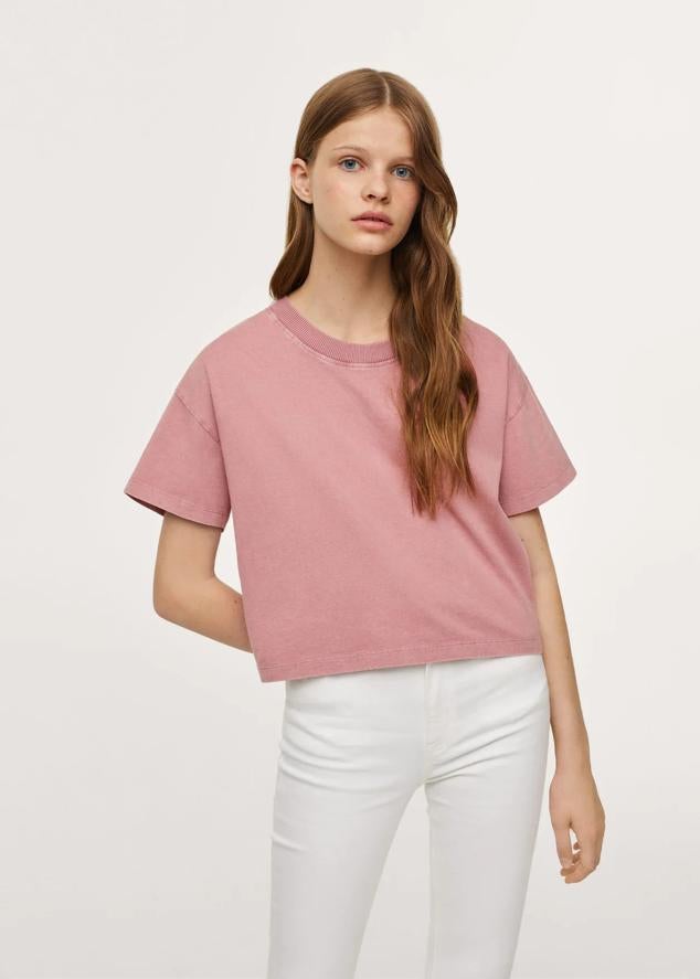 Camiseta de estilo oversize con tejido 100% de algodón, diseño crop, cuello redondo y de canalé. Es de manga corta y pertenece a la colección sostenible Committed de Mango. Precio: 2,99 euros (antes 9,99 euros).
