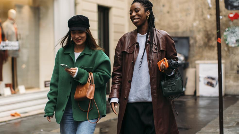 10 camisetas básicas por menos de 5 euros en Mango Outlet que te solucionarán la temporada