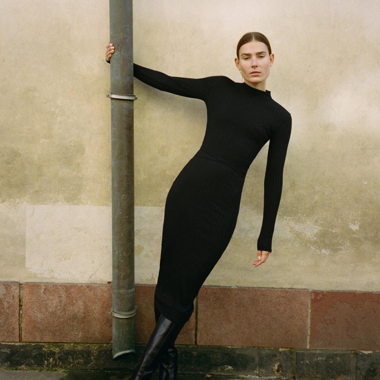 Cuatro vestidos negros de fiesta (y de Zara)  que sientan genial