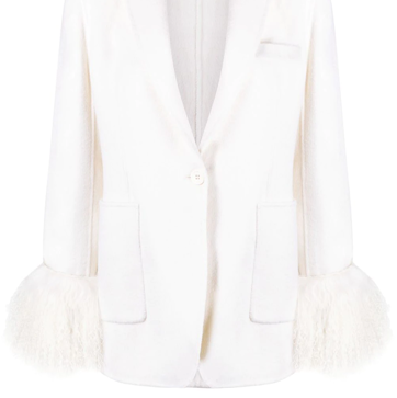 Imagen secundaria 1 - Las prendas blancas de Elena Furiase son de P.A.R.O.S.H.