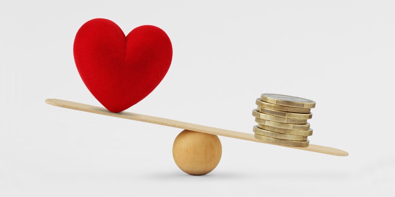 3 conversaciones urgentes sobre dinero que debes tener con tu pareja para evitar la quiebra (sentimental)