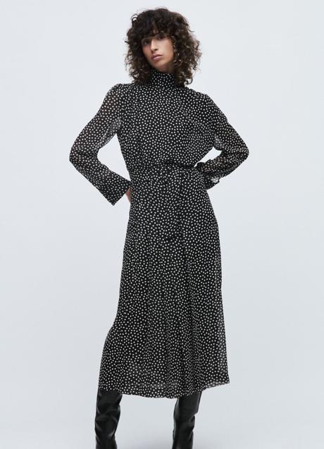 Imagen - Vestido con estampado de lunares de Zara. Foto: Zara.